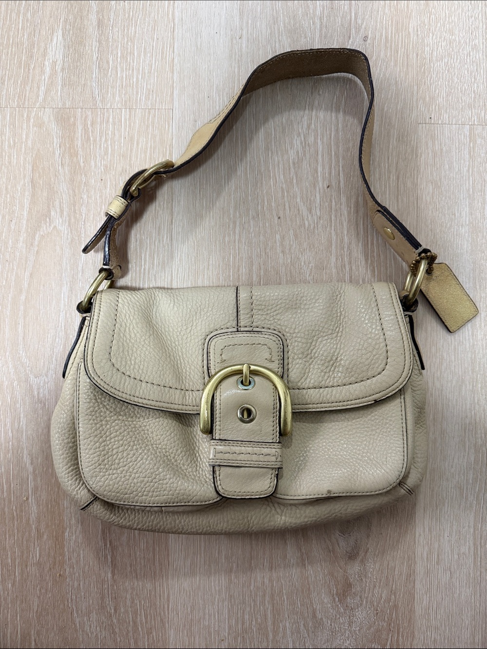 Coach Cream Y2K Vintage Pebbled Leather Shoulder Bag with Brass Buckle